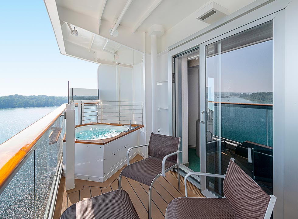 Suite with whirlpool Suite with whirlpool