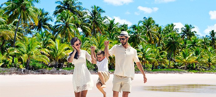 Winter cruises, cruise holiday, family cruises, family on beach with palmtree | MSC Cruises